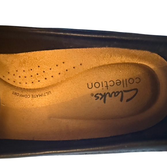 Size 11 Clarks Pumps in black leather with medium heel. Worn once. - Picture 2 of 7